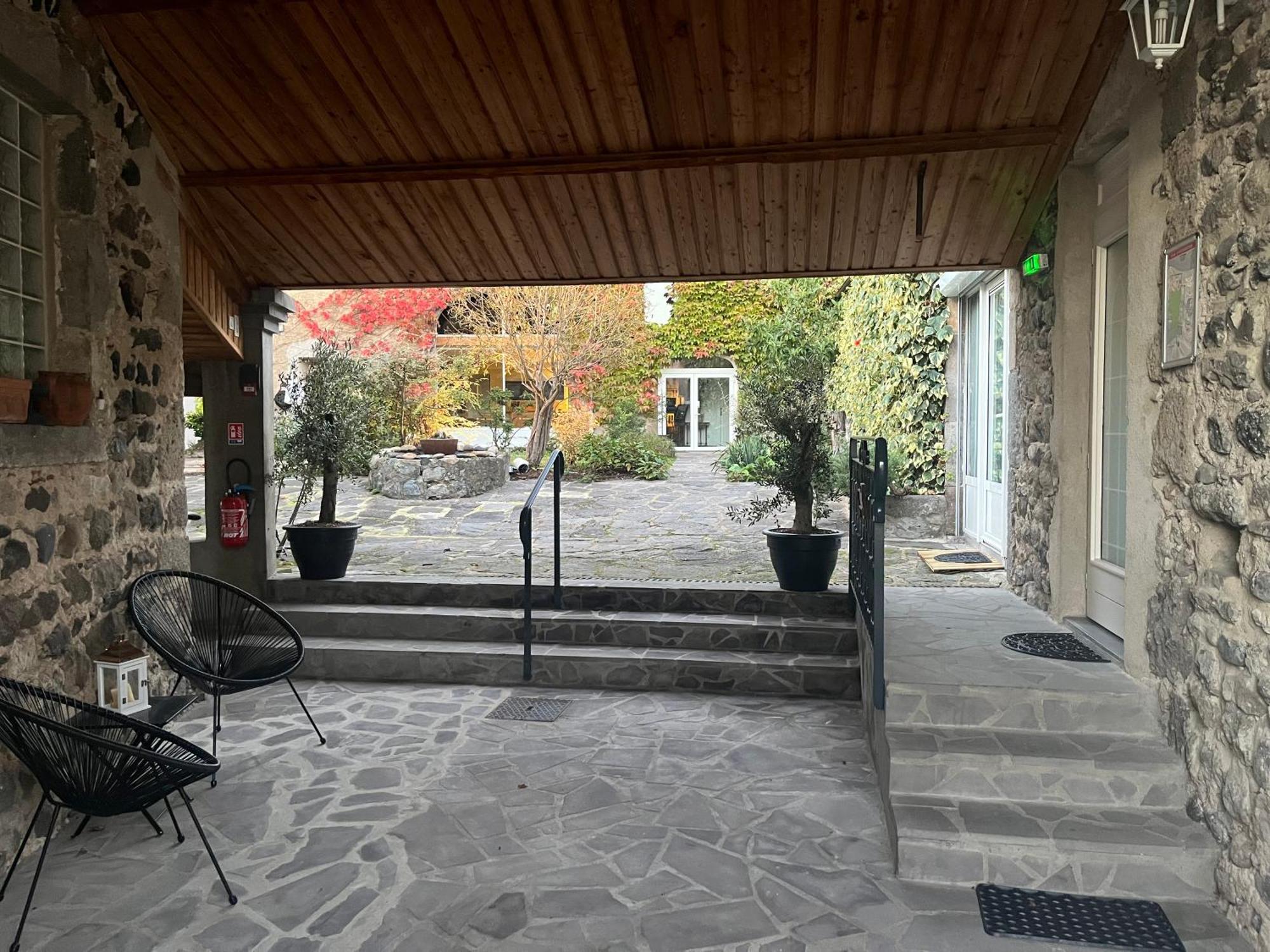 La Cour Carree Perrier